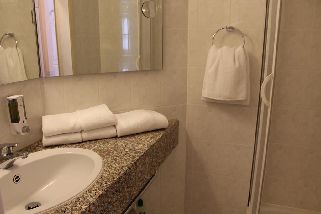 Hotel Alter Weissbraeu باد بيرنباخ الغرفة الصورة